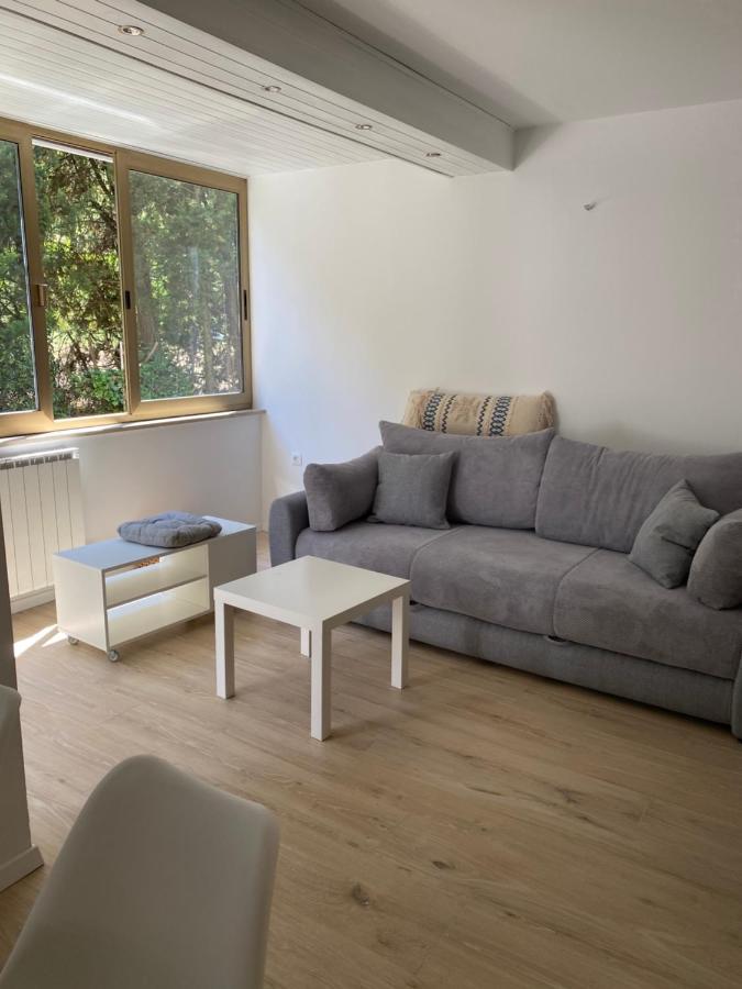 At Alex Apartments 코페르 외부 사진